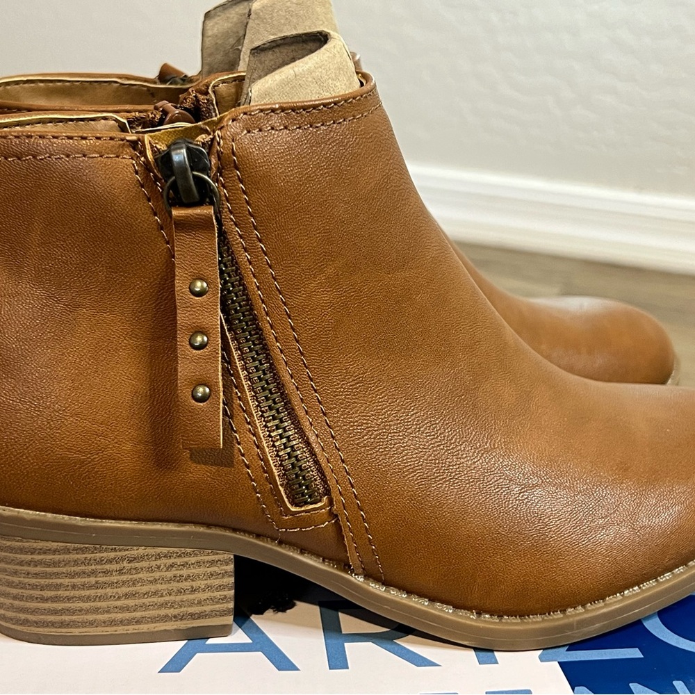 Arizona Women’s Camino Ankle Boots Size 6M